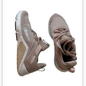 Nike Legend Essential women’s sneakers in color Stone Mauve size 6